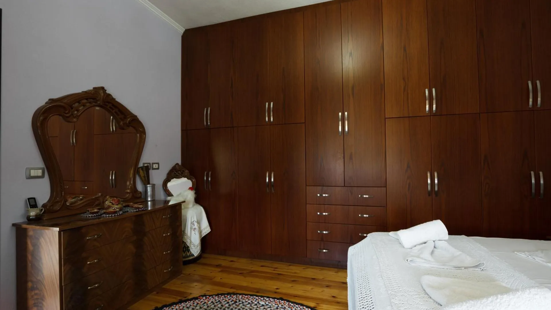 Leka Guesthouse Gjirokastër Tatil Evi